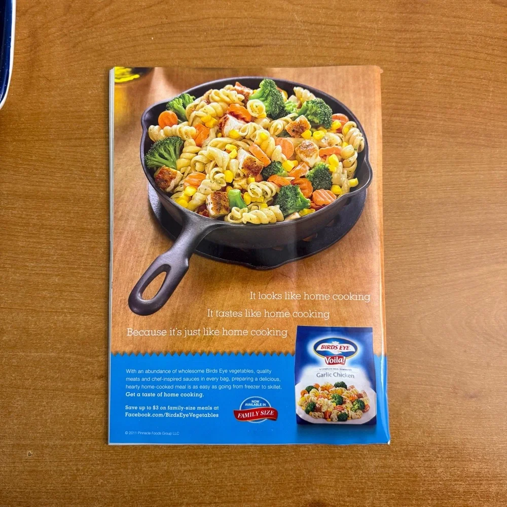 Taste of Home Thanksgiving Feast Magazine - Orange and White‎
